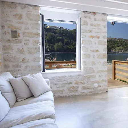 E Loft Spartokhorion